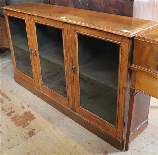 Oak glazed dwarf 3-door glazed bookcase